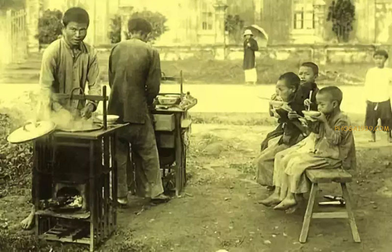 Gánh phở rong trong tư liệu Henri Oger (1908–1909)