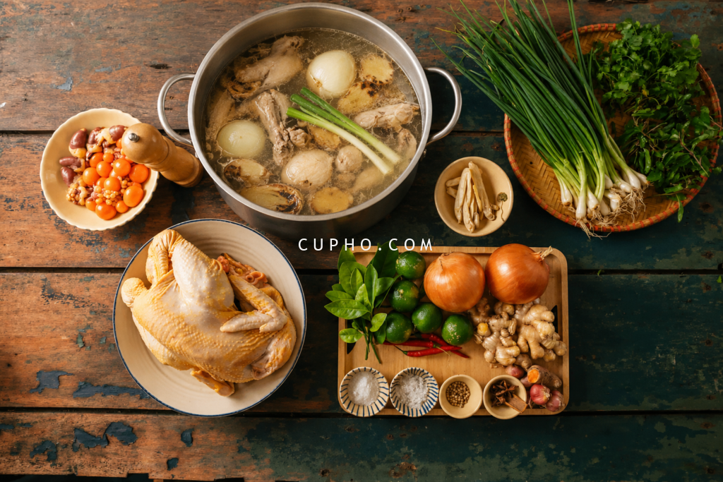 gia vị chính của nước dùng phở gà hà nội